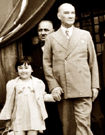 Atatürk'ün Çocuk Sevgisi